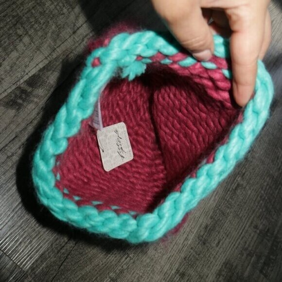 NWT Free People Poppy Mega Pom Beanie Maroon Hat - Picture 4 of 5